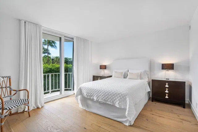 Winthrop House Condos Unit 220 photo 13