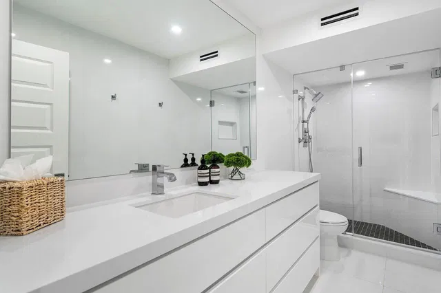 Winthrop House Condos Unit 220 photo 14
