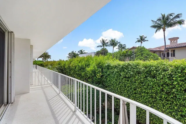 Winthrop House Condos Unit 220 photo 15