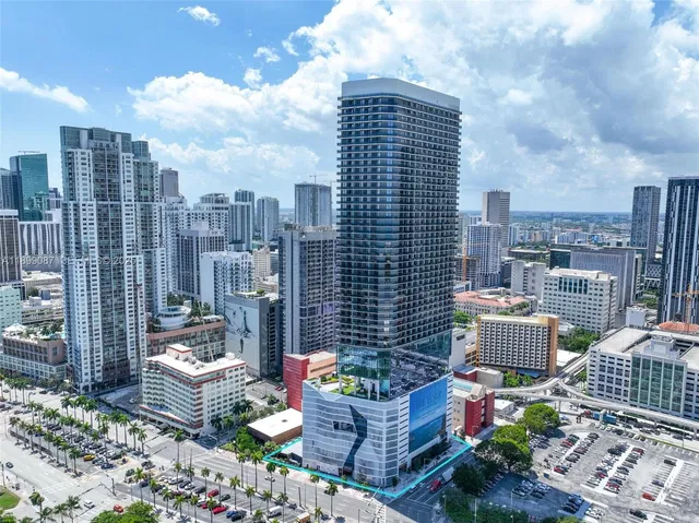 The Elser Hotel & Residences 3017