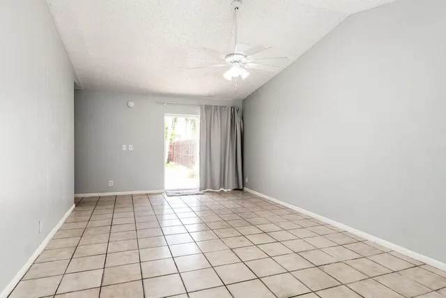 Unit 5692 photo 5
