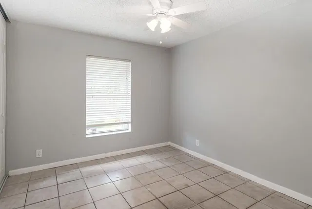 Unit 5692 photo 6