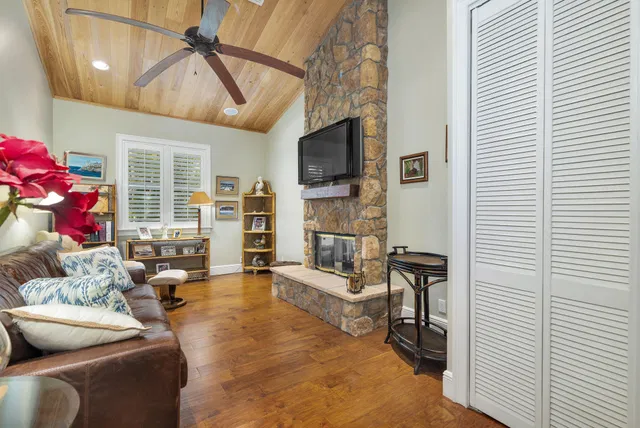 SoSo West Palm Beach Residence photo 11