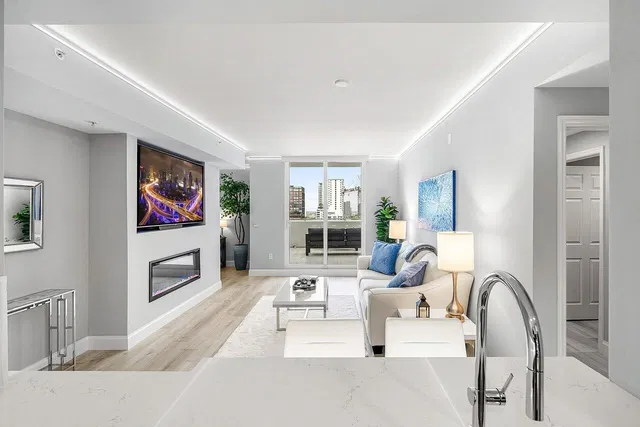 The Strand Unit 1115 photo 3