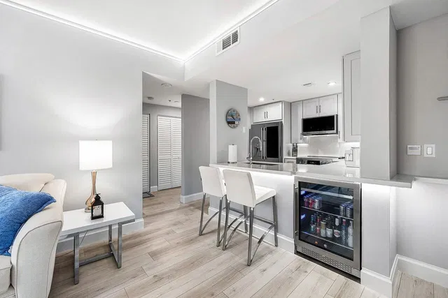 The Strand Unit 1115 photo 4