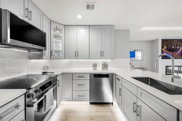 The Strand Unit 1115 photo 6