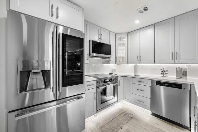 The Strand Unit 1115 photo 7