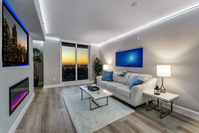 The Strand Unit 1115 photo 8