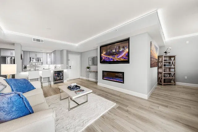 The Strand Unit 1115 photo 10