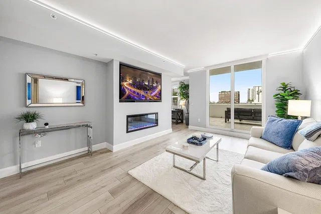 The Strand Unit 1115 photo 11