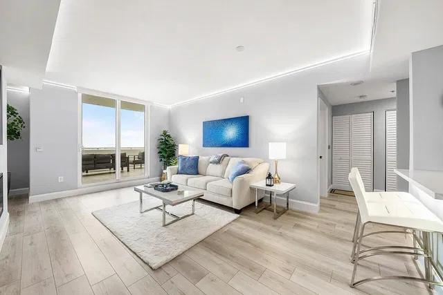 The Strand Unit 1115 photo 14