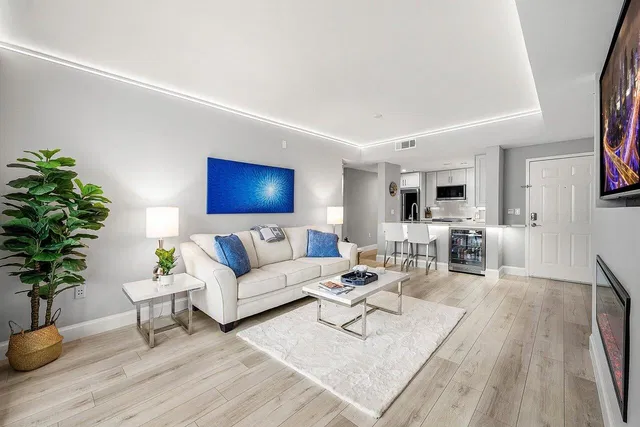 The Strand Unit 1115 photo 15