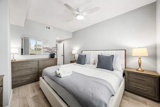 The Strand Unit 1115 photo 16