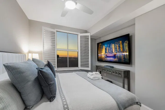 The Strand Unit 1115 photo 17