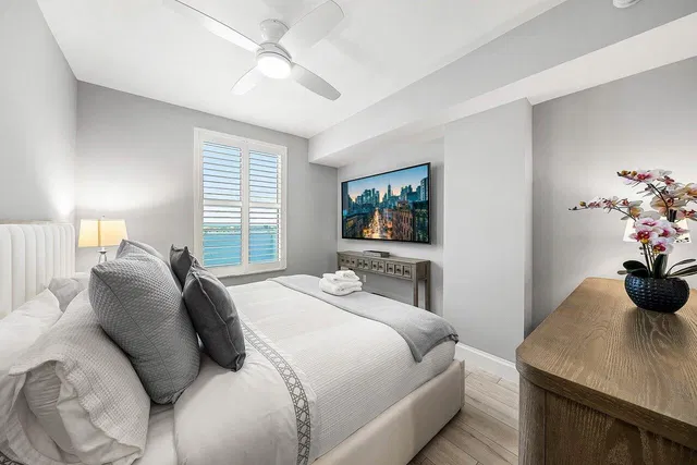 The Strand Unit 1115 photo 18