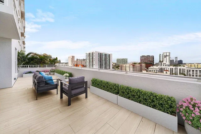 The Strand Unit 1115 photo 21