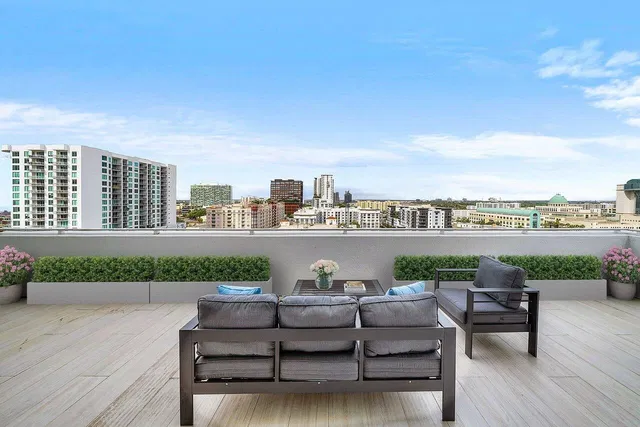 The Strand Unit 1115 photo 23