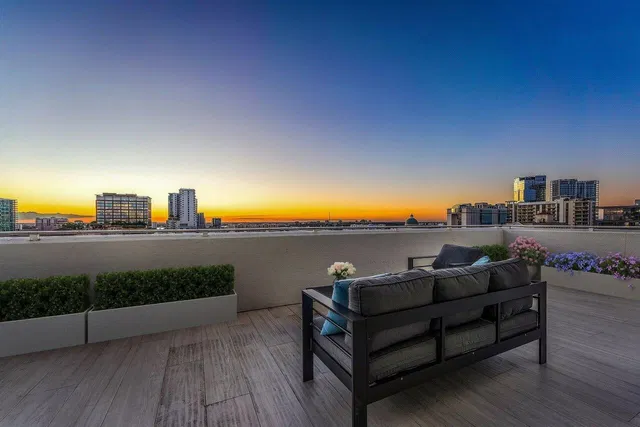 The Strand Unit 1115 photo 24