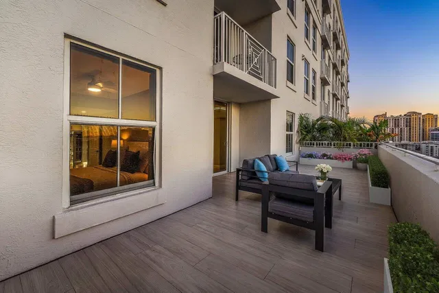 The Strand Unit 1115 photo 26