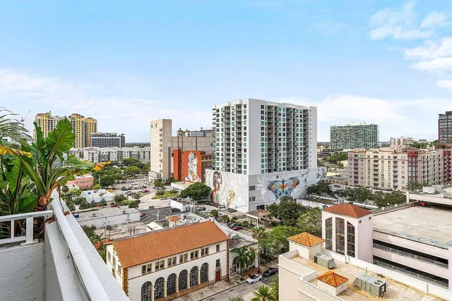 The Strand Unit 1115 photo 28