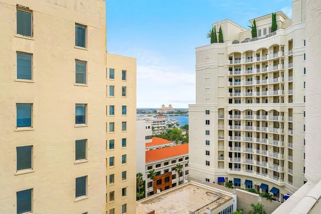 The Strand Unit 1115 photo 30