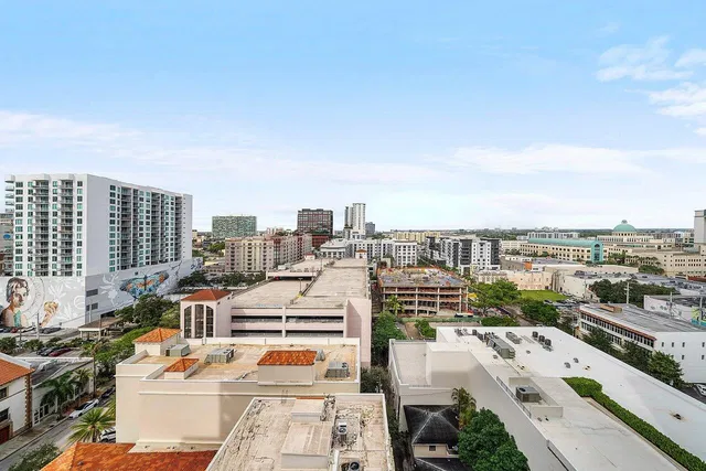 The Strand Unit 1115 photo 31