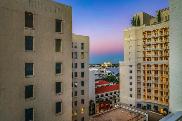 The Strand Unit 1115 photo 33