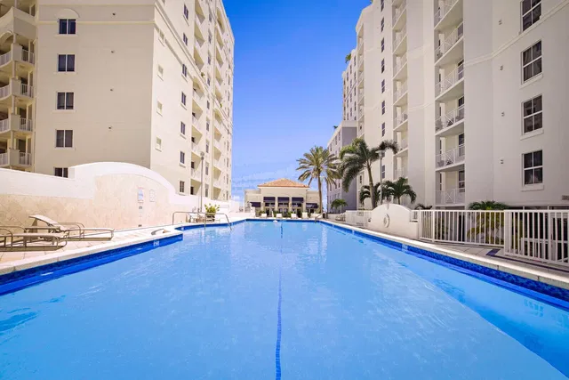 The Strand Unit 1115 photo 34
