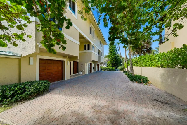 Residence photo 2
