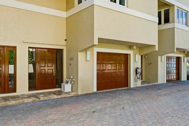 Residence photo 3