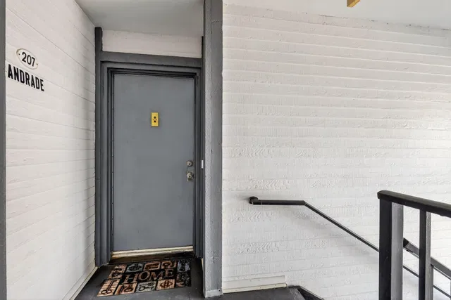  Unit 207 photo 4