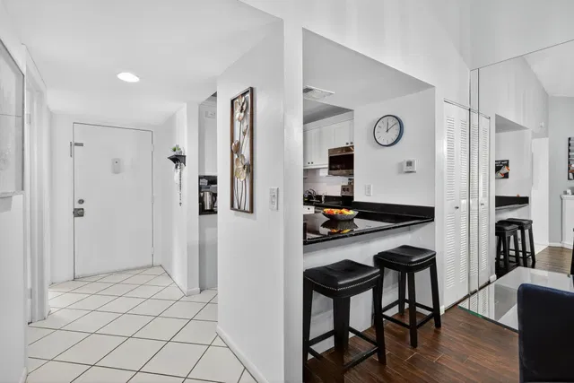 Unit 207 photo 5