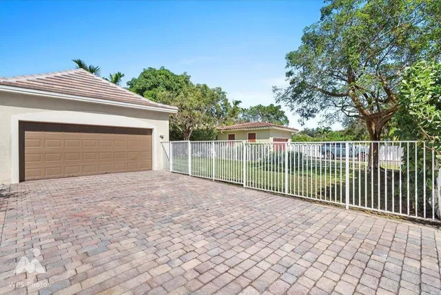 Canterbury Place Residence photo 37