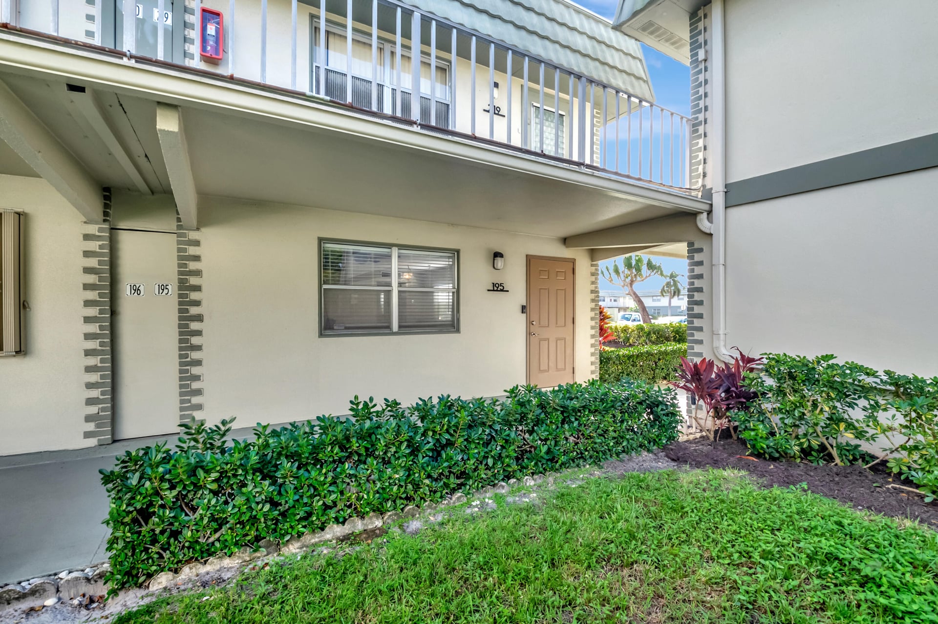  Unit 195 photo 4