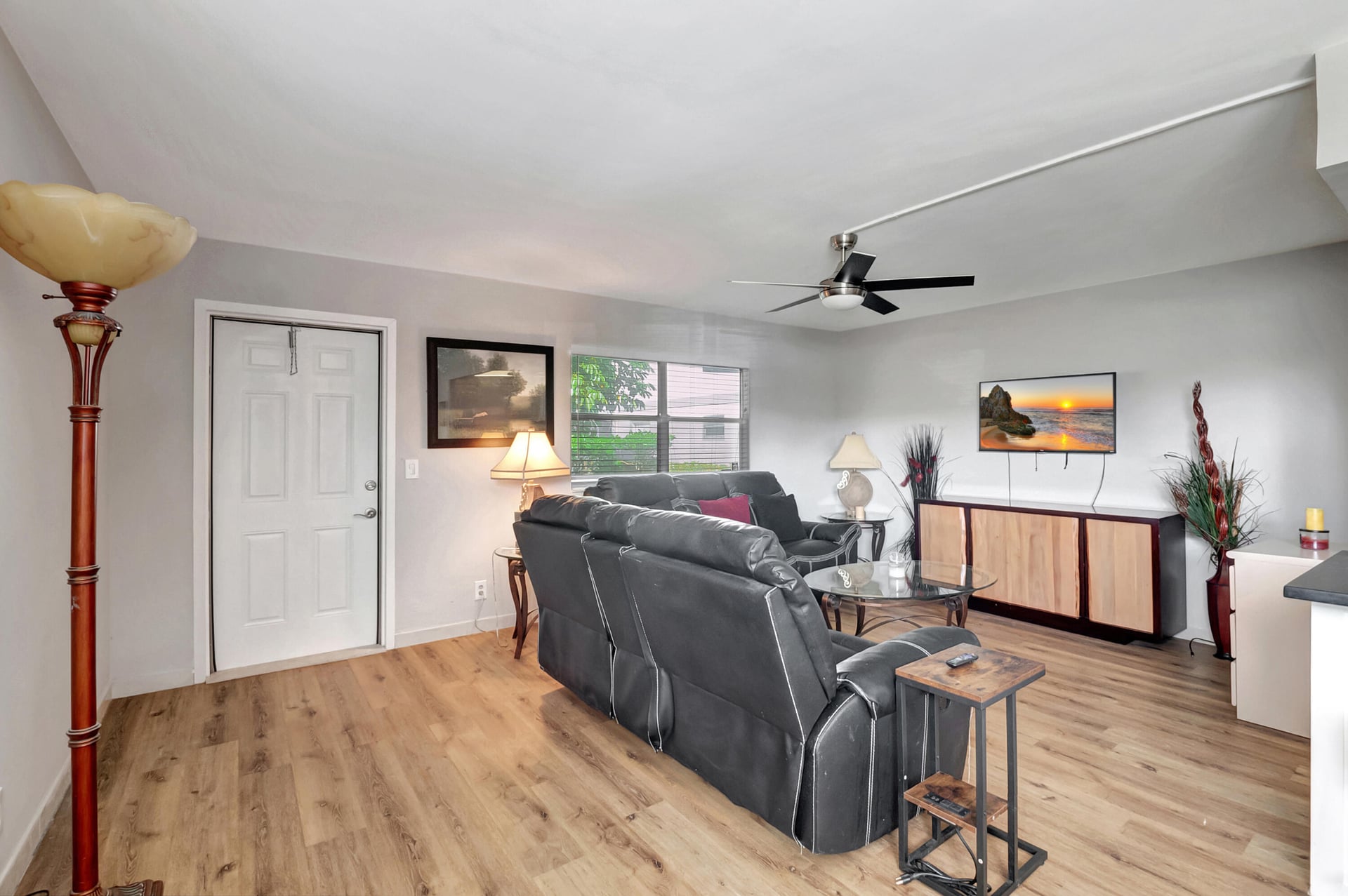  Unit 195 photo 5