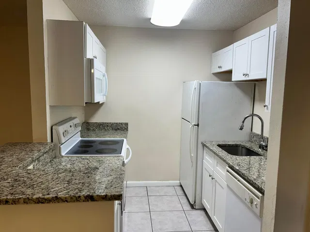  Unit E photo 9