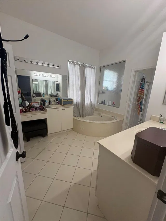 Residence photo 43