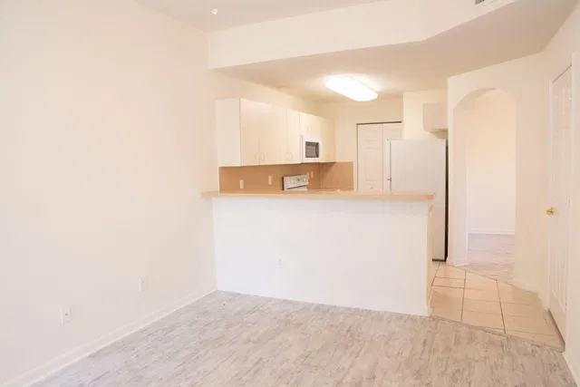  Unit 1802 photo 5