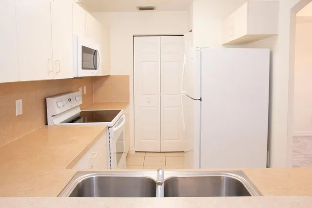  Unit 1802 photo 6