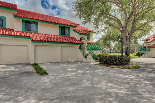 PGA National Palm Beach Gardens Unit D photo 2