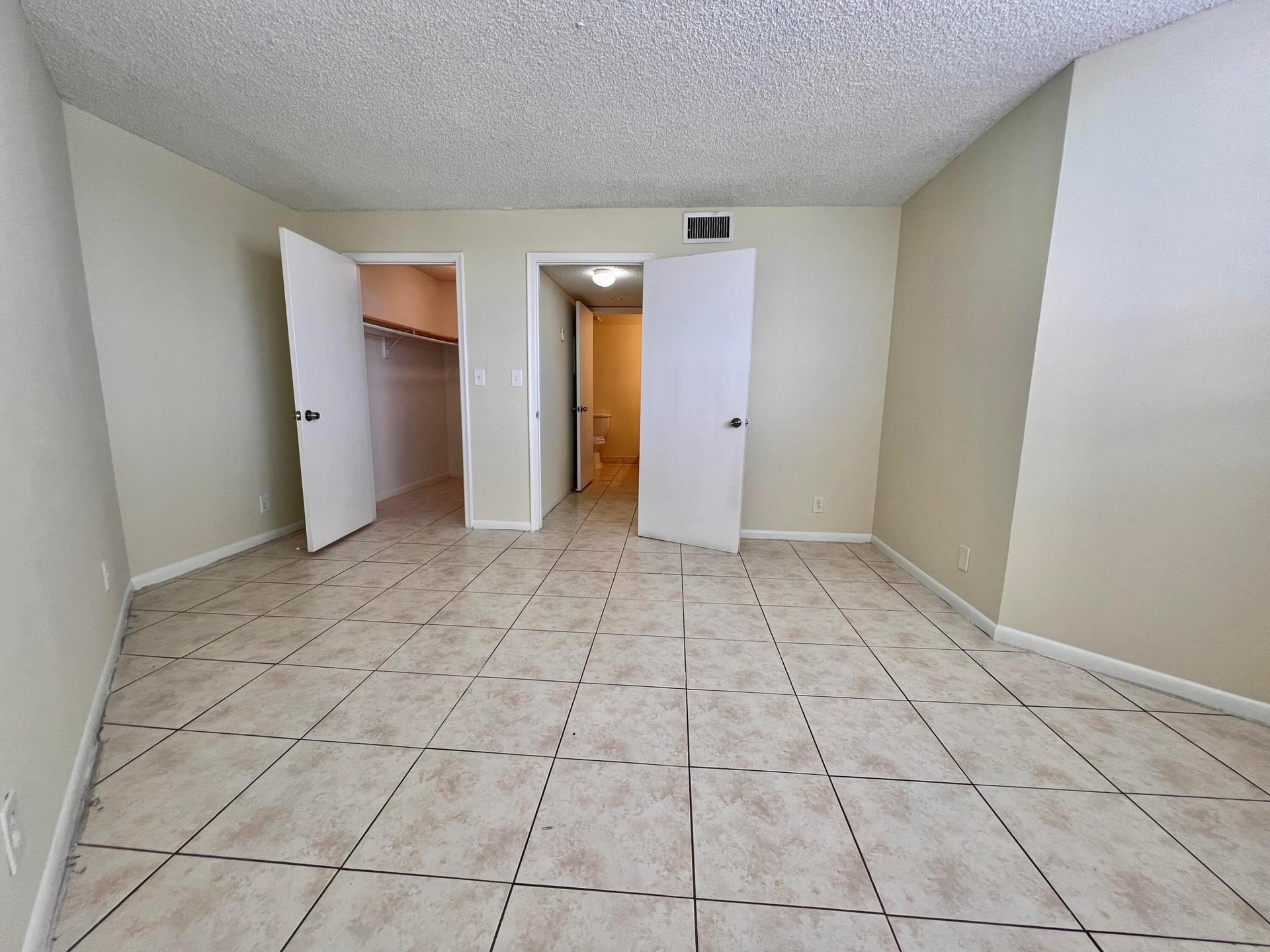  Unit 410 photo 15