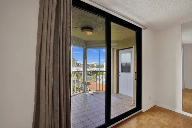 Unit 410 photo 18