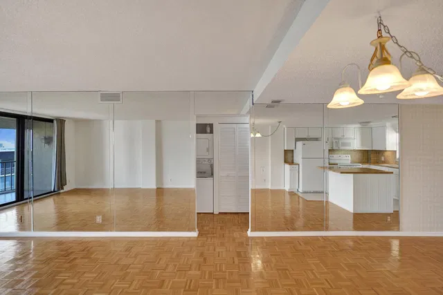 Unit 410 photo 19