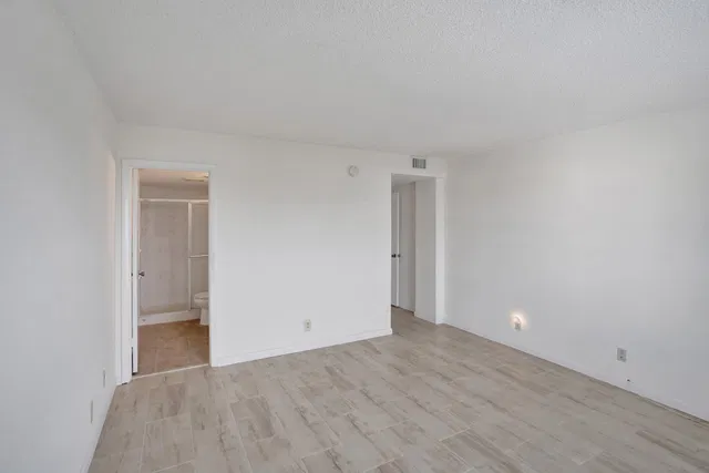 Unit 410 photo 25