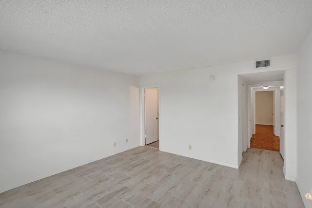 Unit 410 photo 26