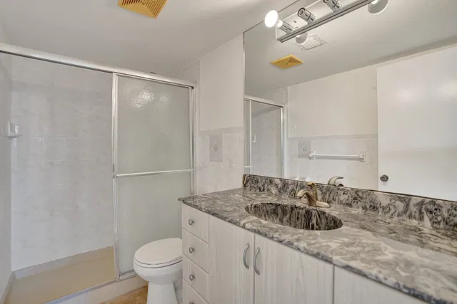 Unit 410 photo 27