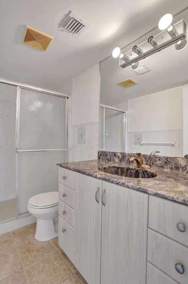 Unit 410 photo 28