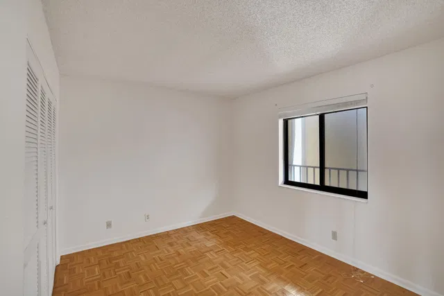 Unit 410 photo 32