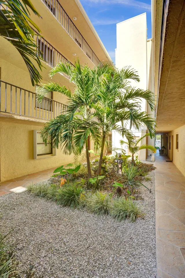 Unit 410 photo 38