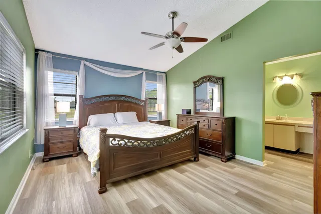 Residence photo 16